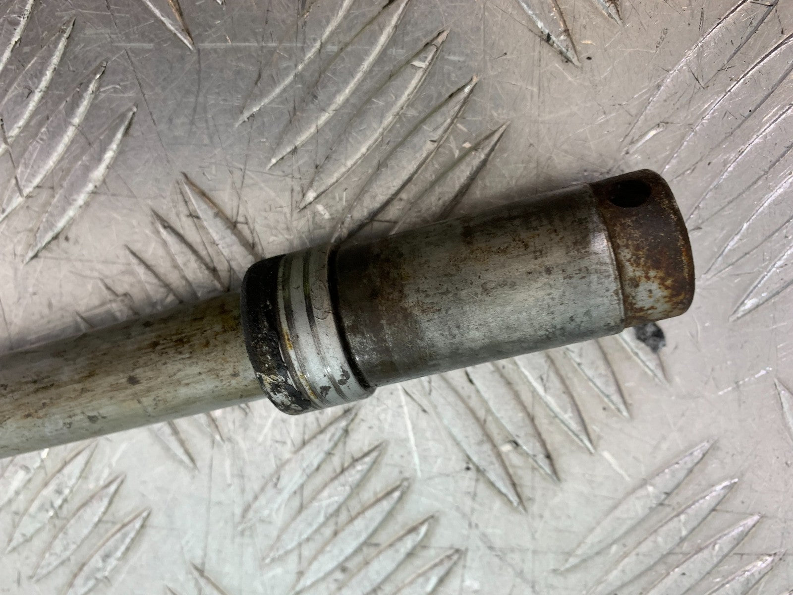 HONDA CBF500 CBF 500 FRONT WHEEL SPINDLE YEAR 2004-2008  (CMB1294)