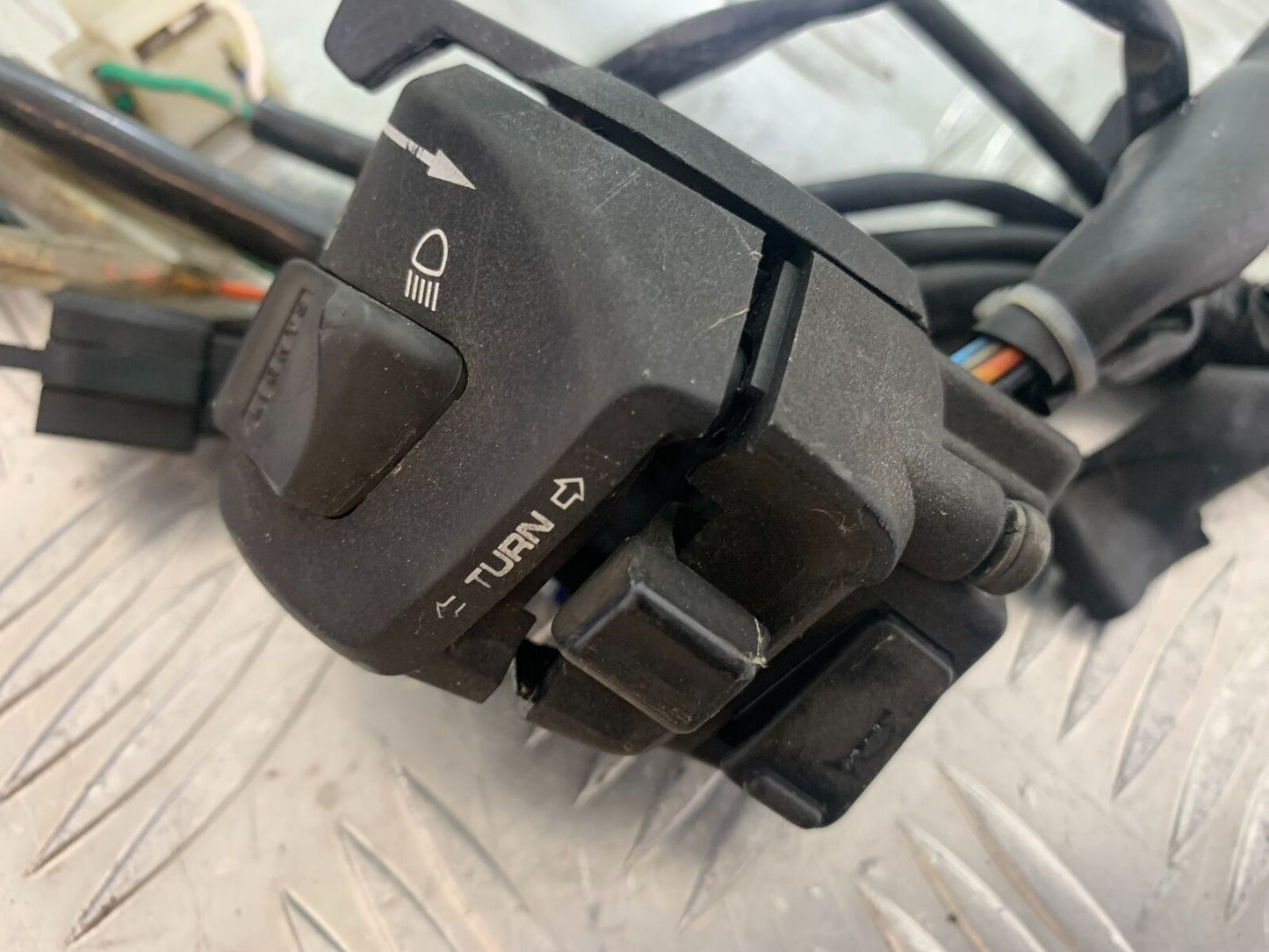 HONDA CB600 CB 600 HORNET LEFT SWITCH GEAR   YEAR 1998 -2002 (CMB1126)