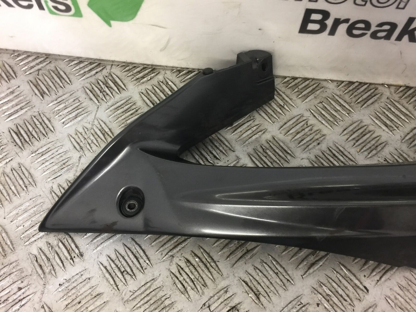 YAMAHA R6 LEFT SIDE INFILL PANEL YEAR 2008 (STOCK 318)