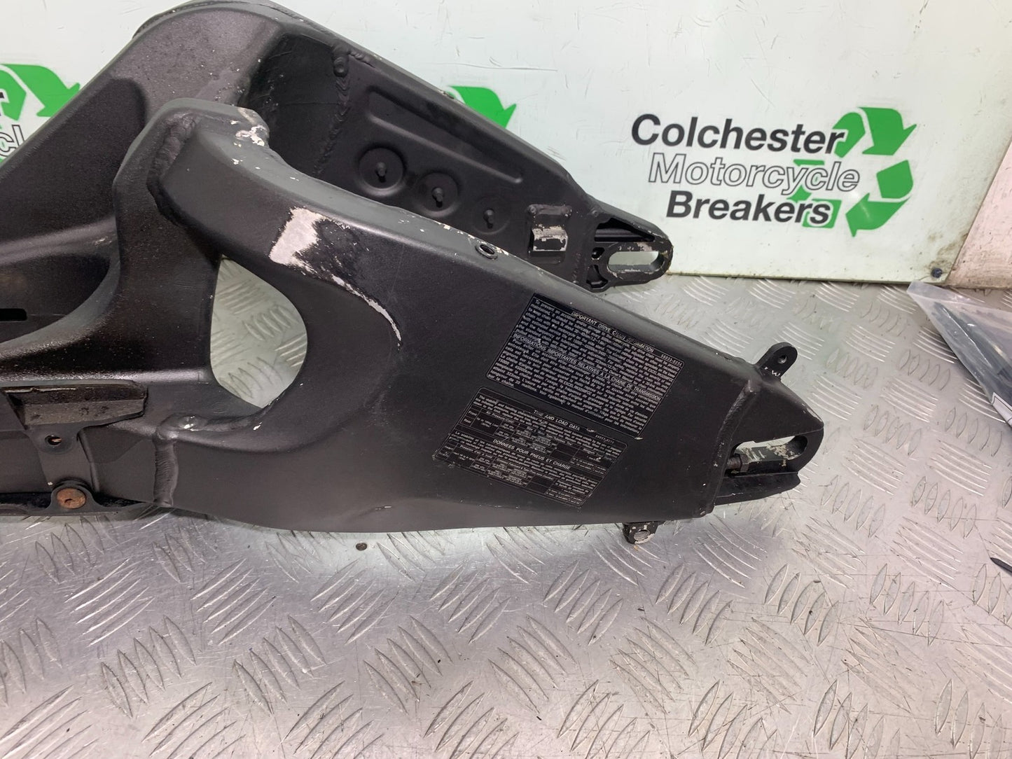 KAWASAKI ZX10R ZX10 R SWINGARM  2008-2010 (CMB1301)