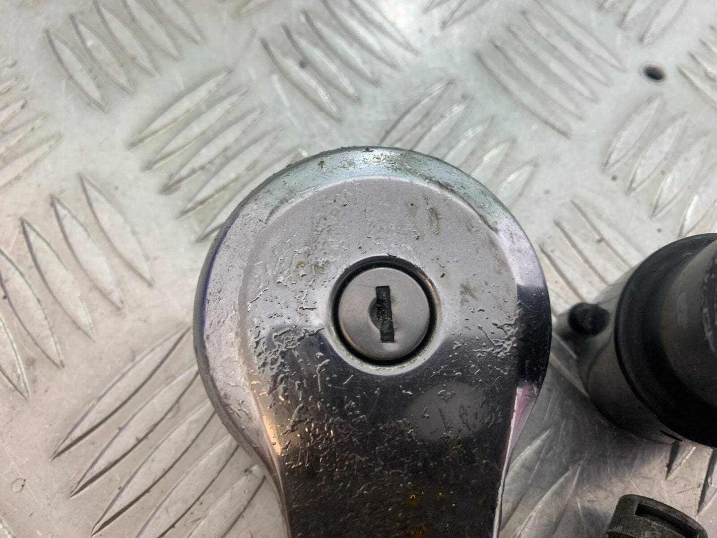 YAMAHA XV535 XV 535 VIRAGO LOCKS (NO KEY) YEAR 1994-02 (CMB1044)