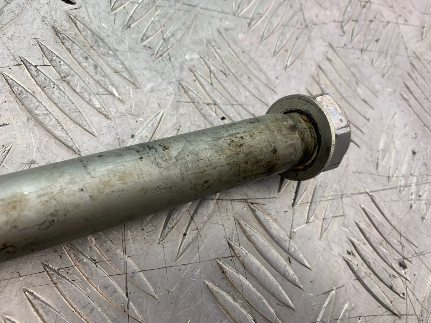 HONDA CBR1000 rr FIREBLADE SWINGARM SPINDLE YEAR 2006 (CMB1220)