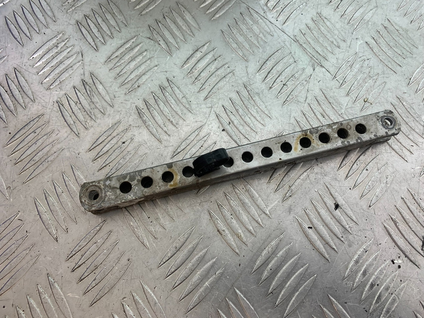 YAMAHA XJR1300 XJR 1300 REAR BRAKE ARM 1999-2003 (CMB1119)