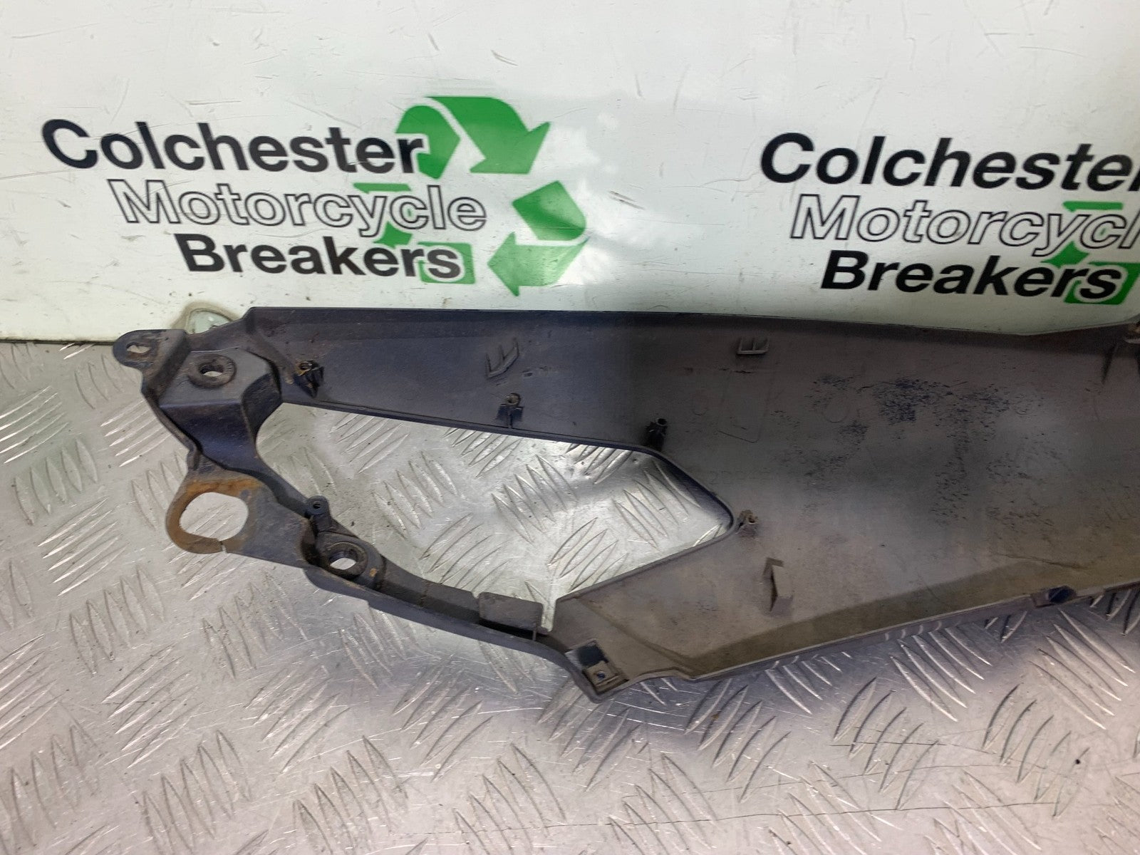 YAMAHA XMAX 125 XMAX-125 RIGHT SEAT PANEL YEAR 2015-2020  (CMB1266)