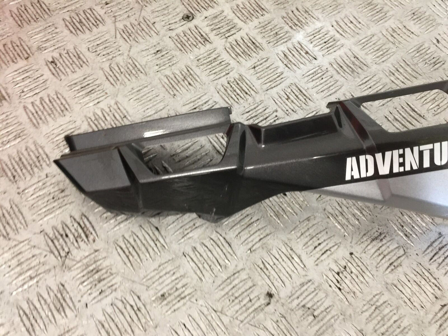 HONDA CRF1000 CRF 1000 AFRICA TWIN RIGHT SEAT PANEL  2019 (STOCK 759)