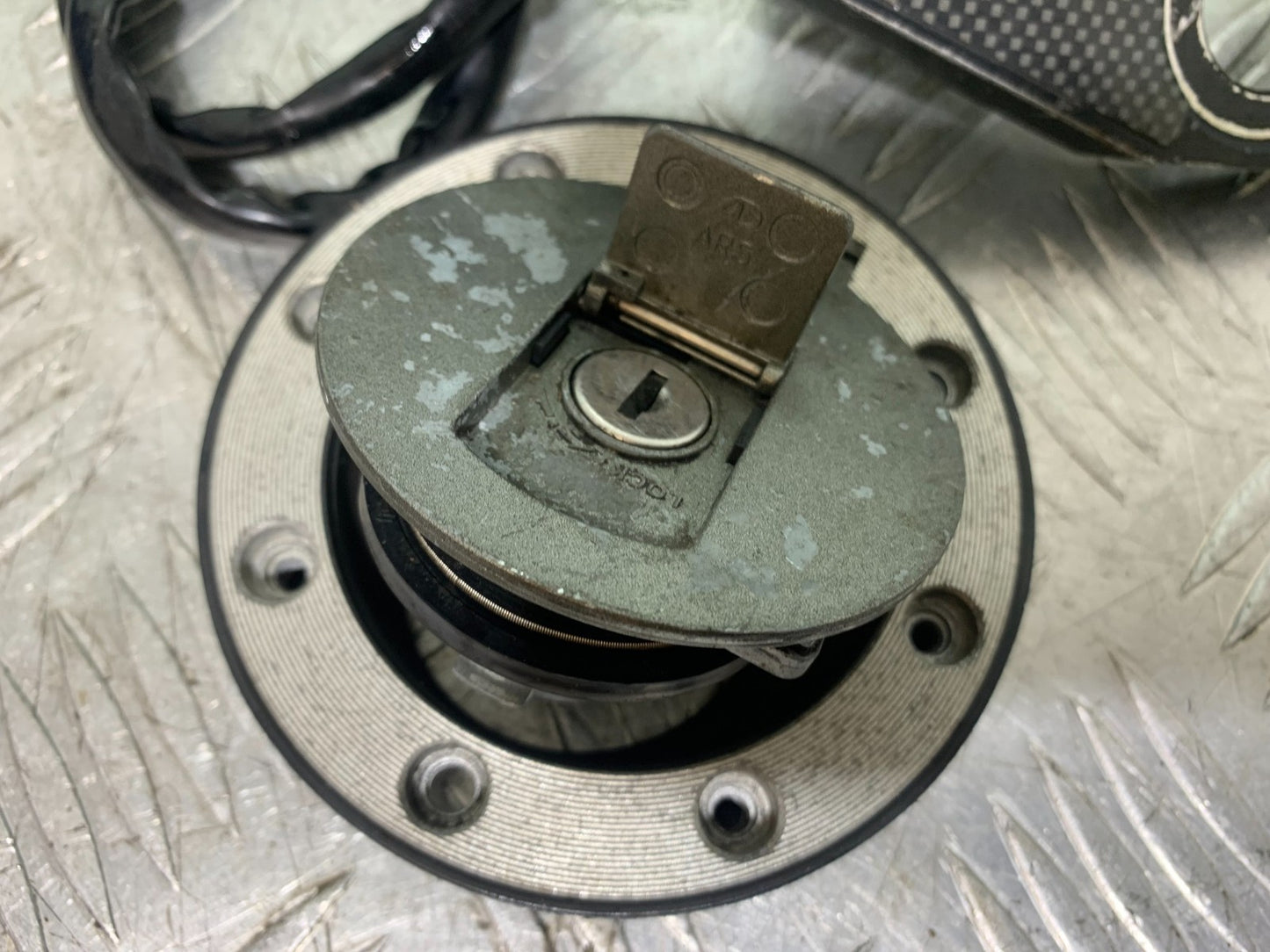 YAMAHA YZF R1 LOCKS AND KEYS  YEAR 1998-99 (CMB1291)