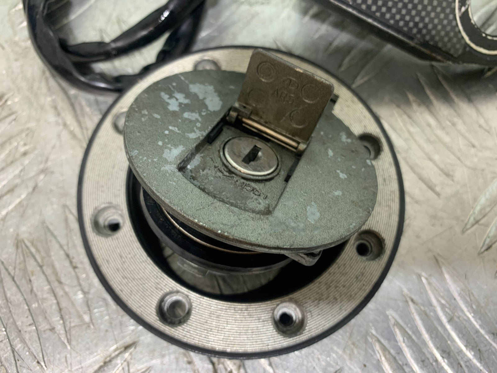 YAMAHA YZF R1 LOCKS AND KEYS  YEAR 1998-99 (CMB1291)