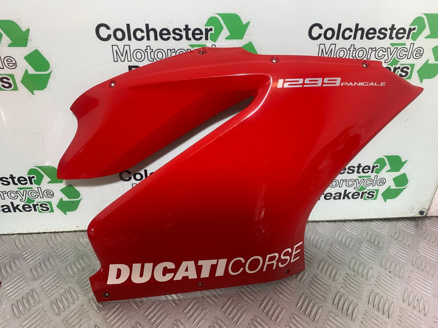 DUCATI 1299 PANIGALE RIGHT MIDDLE FAIRING PANEL YEAR 2016 (CMB 1187)