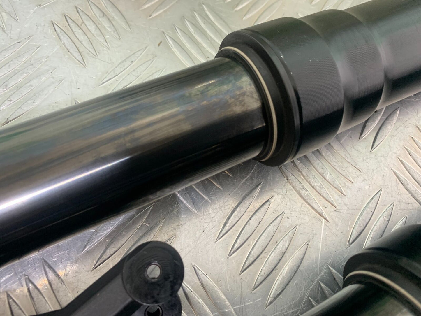 DUCATI DIAVEL 1200 FORKS  YEAR 2014-17 (CMB1054)
