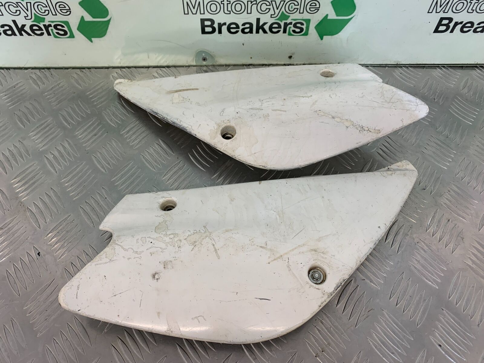 KAWASAKI KX85 KX 85 LEFT AND RIGHT SEAT PANELS  YEAR 2004 (STOCK 985)