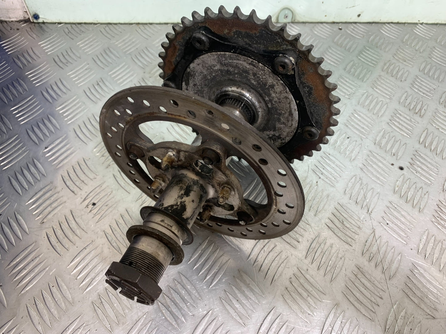 TRIUMPH T509 SPEED TRIPLE REAR HUB DISC AND SHAFT  YEAR 1997-1998 (CMB1144)