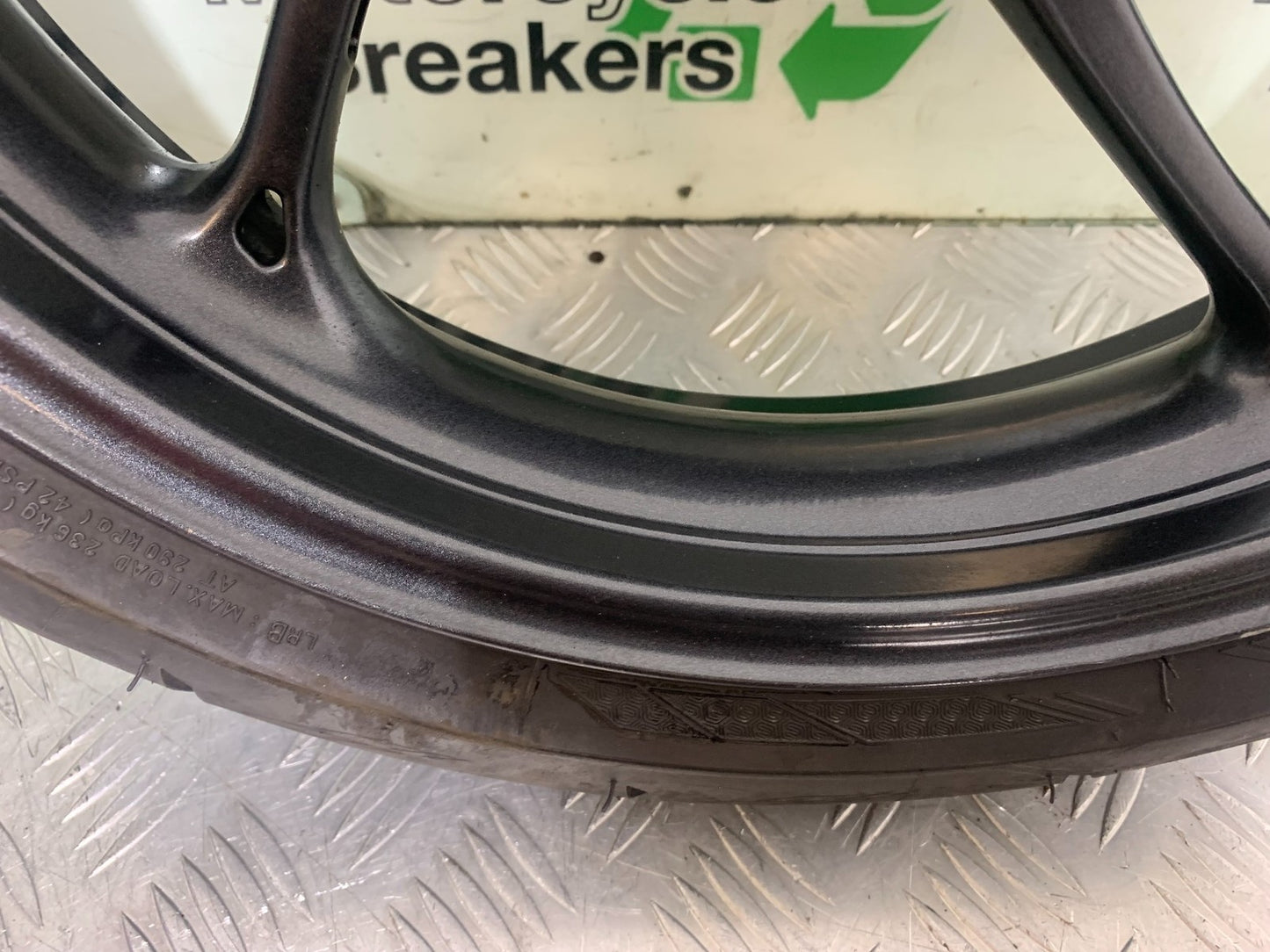 TRIUMPH 675 STREET TRIPLE FRONT WHEEL  2013-2016 (CMB1186)