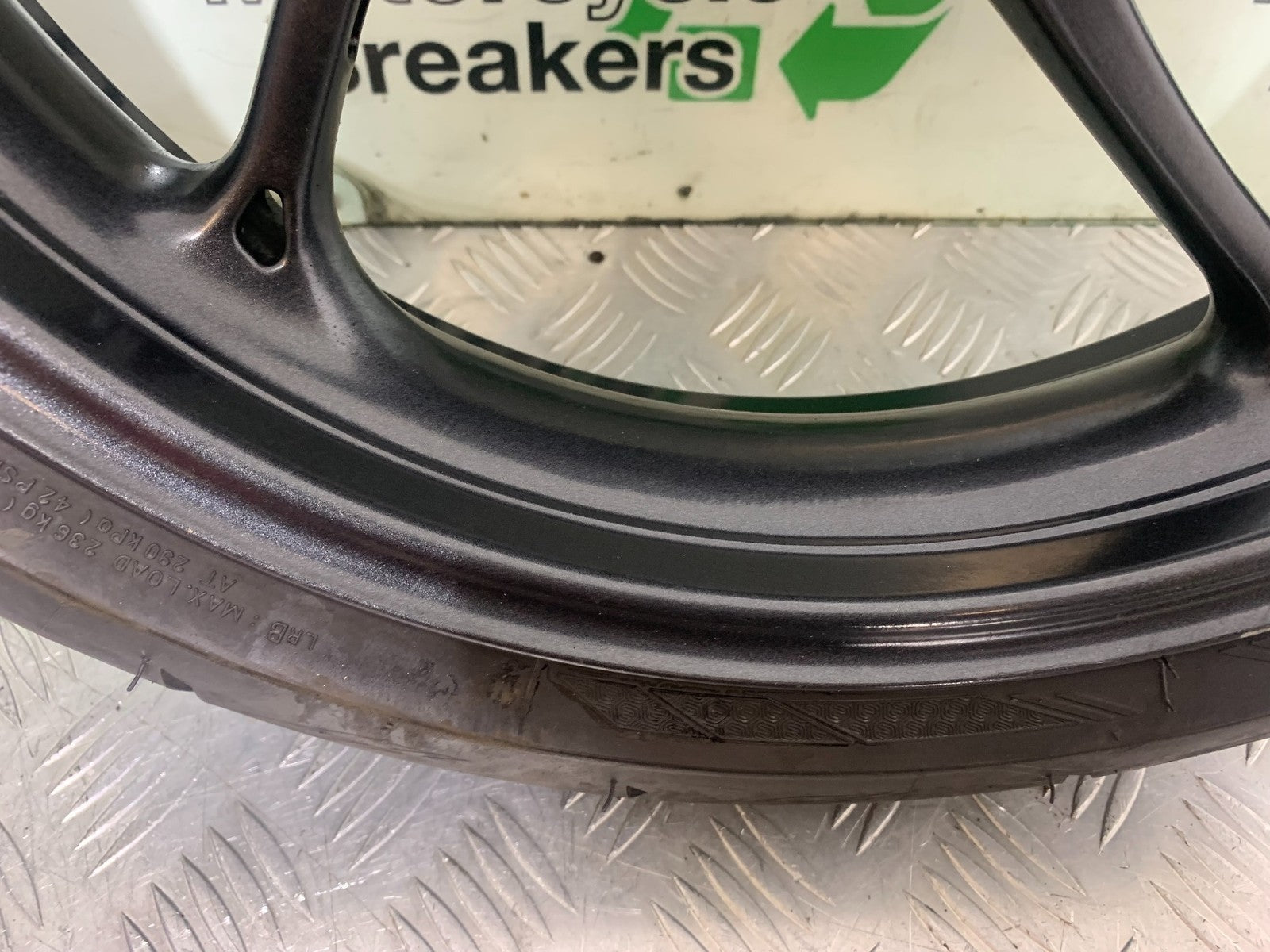 TRIUMPH 675 STREET TRIPLE FRONT WHEEL  2013-2016 (CMB1186)