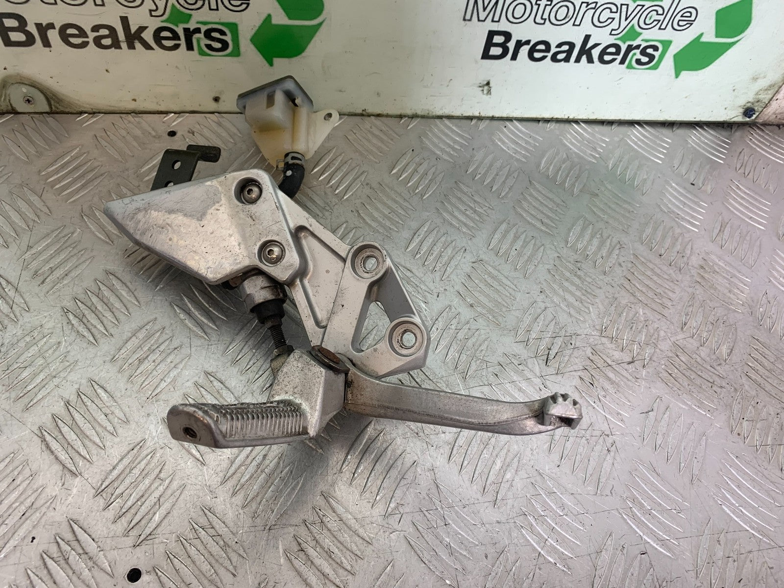 SUZUKI SV1000 SV 1000 S FRONT RIGHT HANGER   YEAR 2003-2007 (CMB1293)
