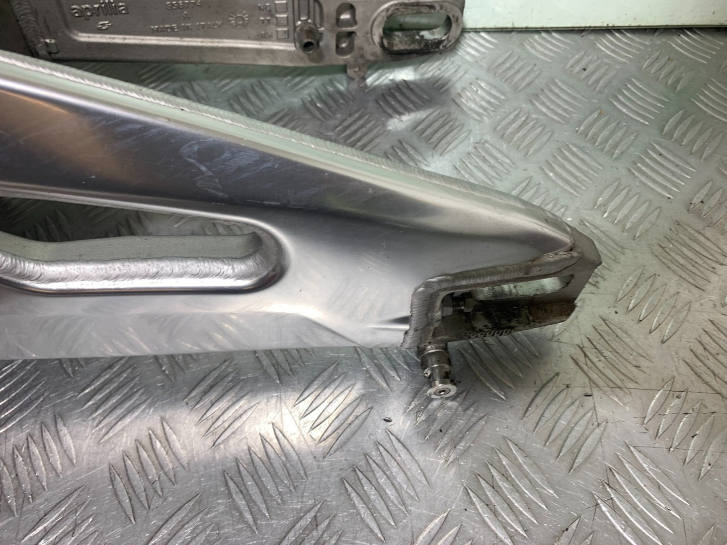 APRILIA RSV4 FACTORY SWINGARM  YEAR 2009-2012 (CMB1224)