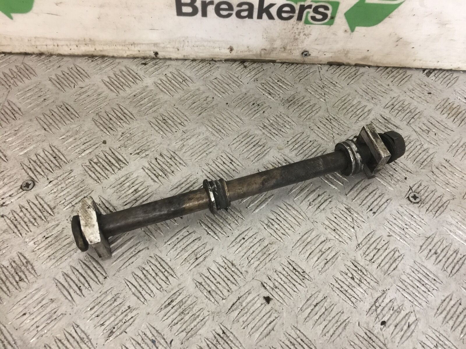 TRIUMPH 600 SPEED FOUR REAR WHEEL SPINDLE  YEAR 2002  (STOCK 756)