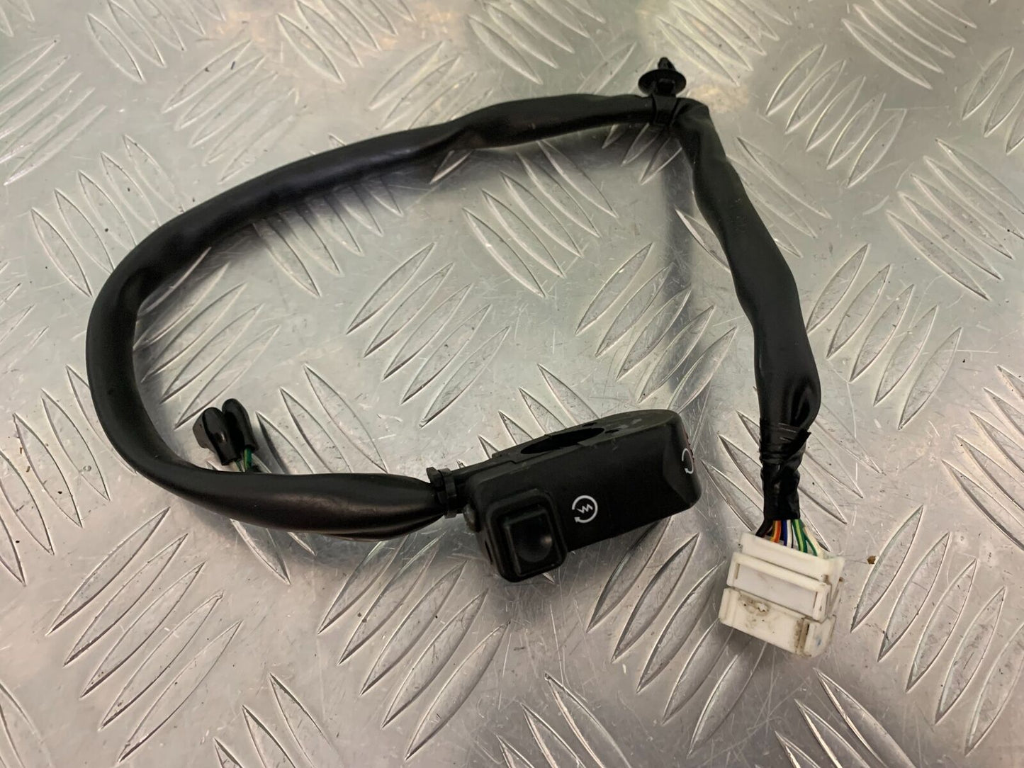 HONDA CBR1000 rr FIREBLADE RIGHT SWITCH GEAR YEAR 2008-2011 (STOCK 986)