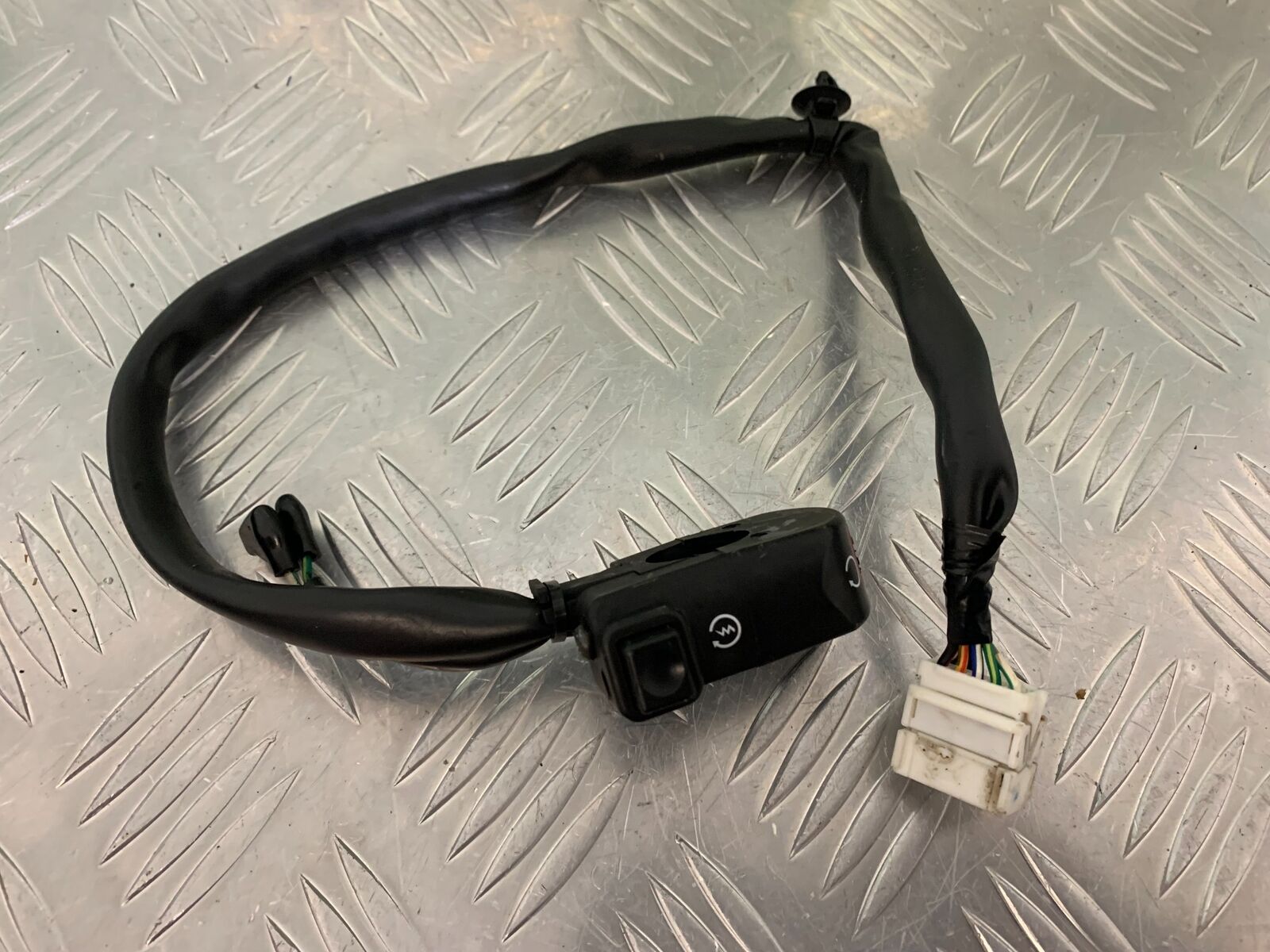 HONDA CBR1000 rr FIREBLADE RIGHT SWITCH GEAR YEAR 2008-2011 (STOCK 986)