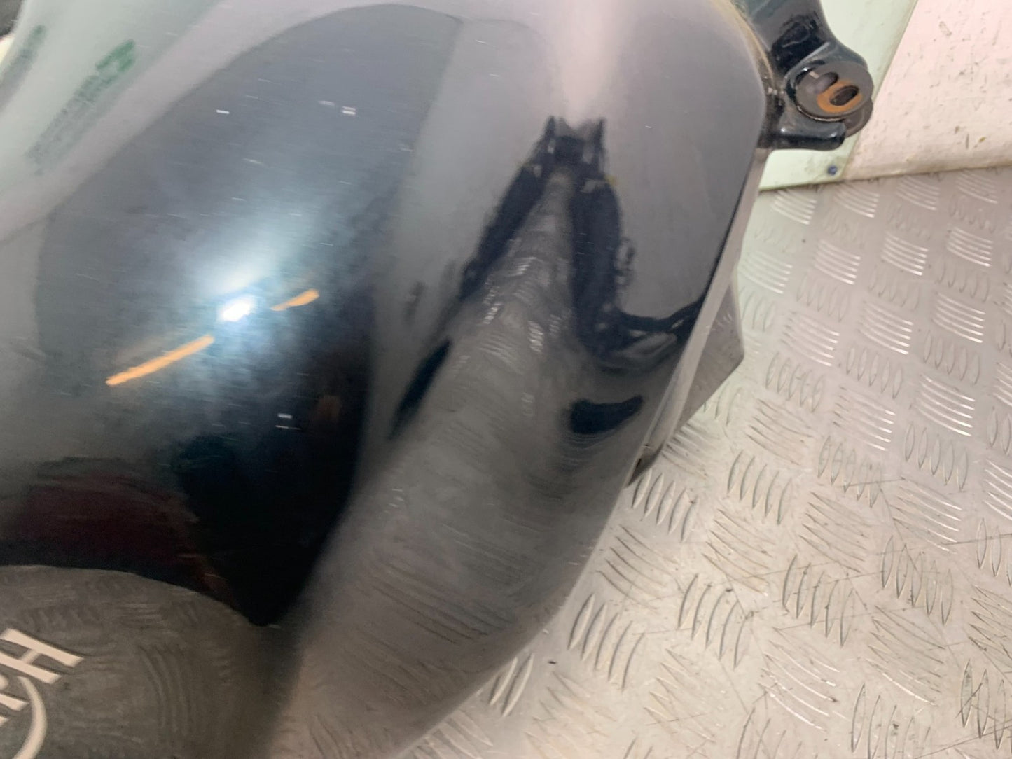 TRIUMPH 955i SPRINT ST PETROL TANK YEAR 1999-04 (CMB1230)