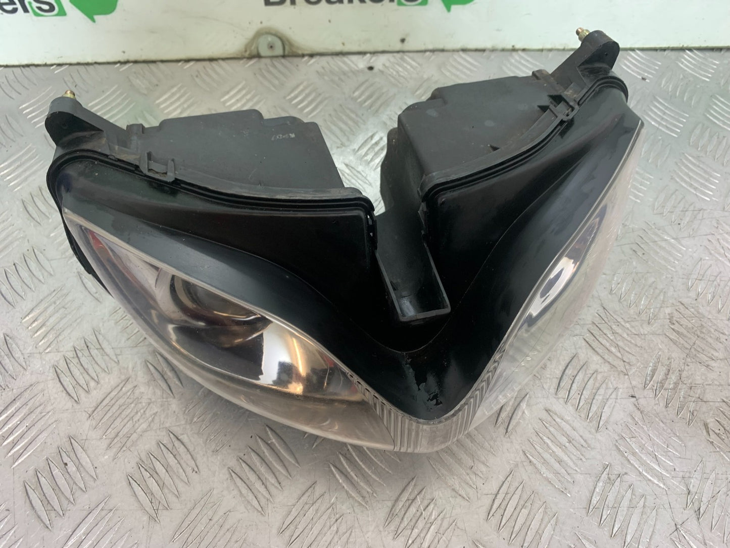 SUZUKI GSF600 GSF 600 BANDIT HEADLIGHT   2000-2004 (CMB1269)