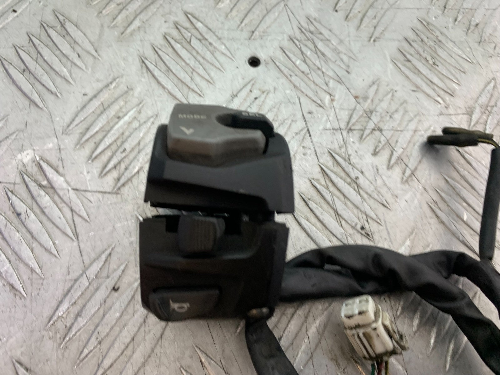 SUZUKI DL1000 V-STROM LEFT SWITCH GEAR YEAR 2014-2019 (CMB1325)