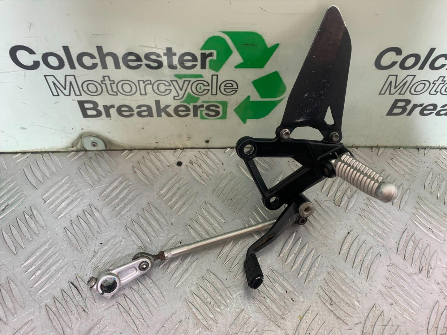 DUCATI 848 FRONT LEFT HANGER AND PEG & GEAR LEVER   YEAR 2008-2010 (CMB1323)