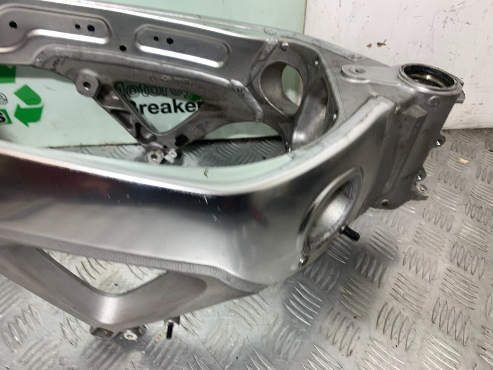 APRILIA TUONO 1000 V4R FRAME REG LOG BOOK YEAR 2011-13  (CMB1331)