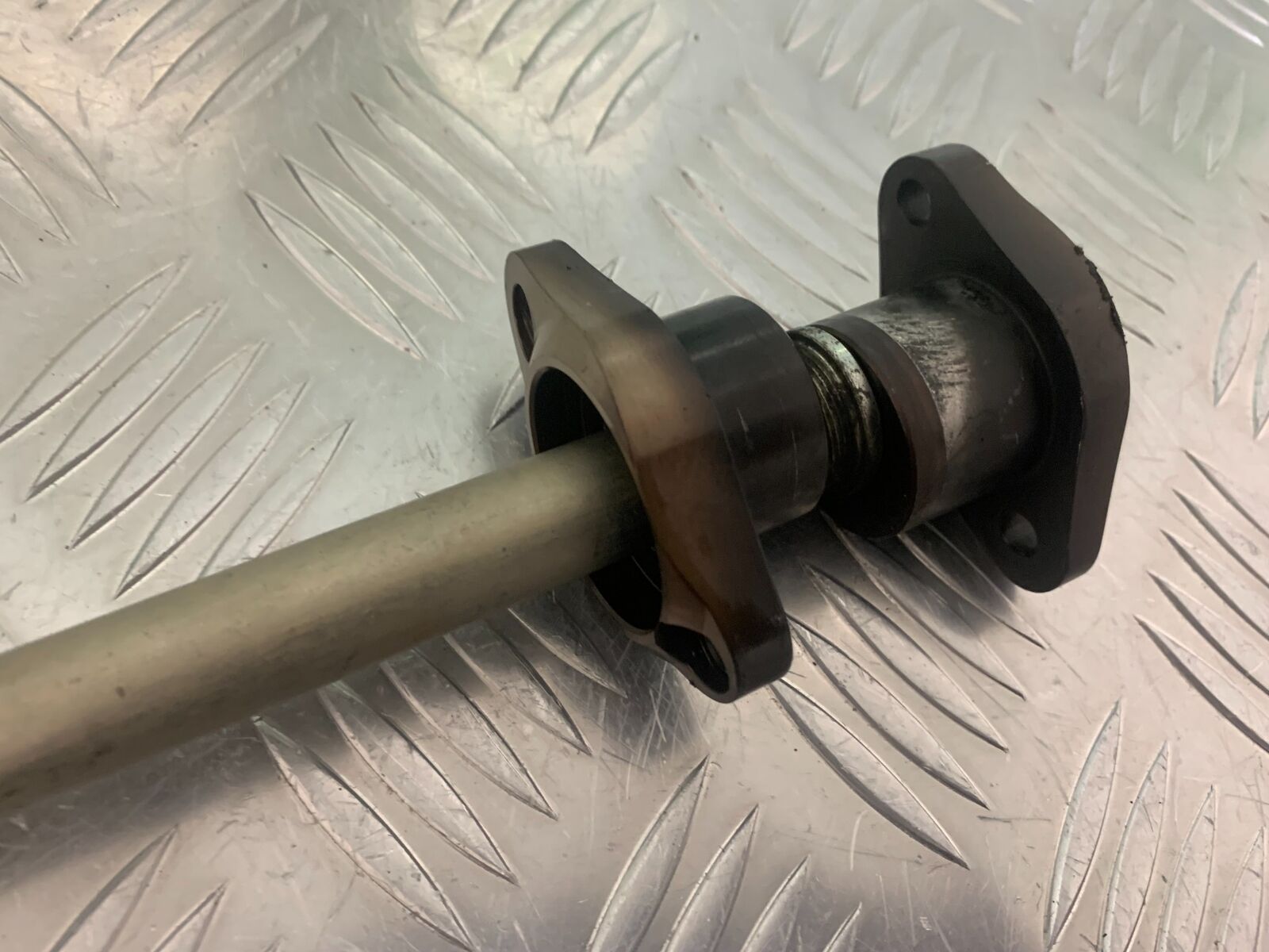 TRIUMPH 675 STREET TRIPLE RX SWINGARM SPINDLE YEAR  2015-17 (STOCK 971)