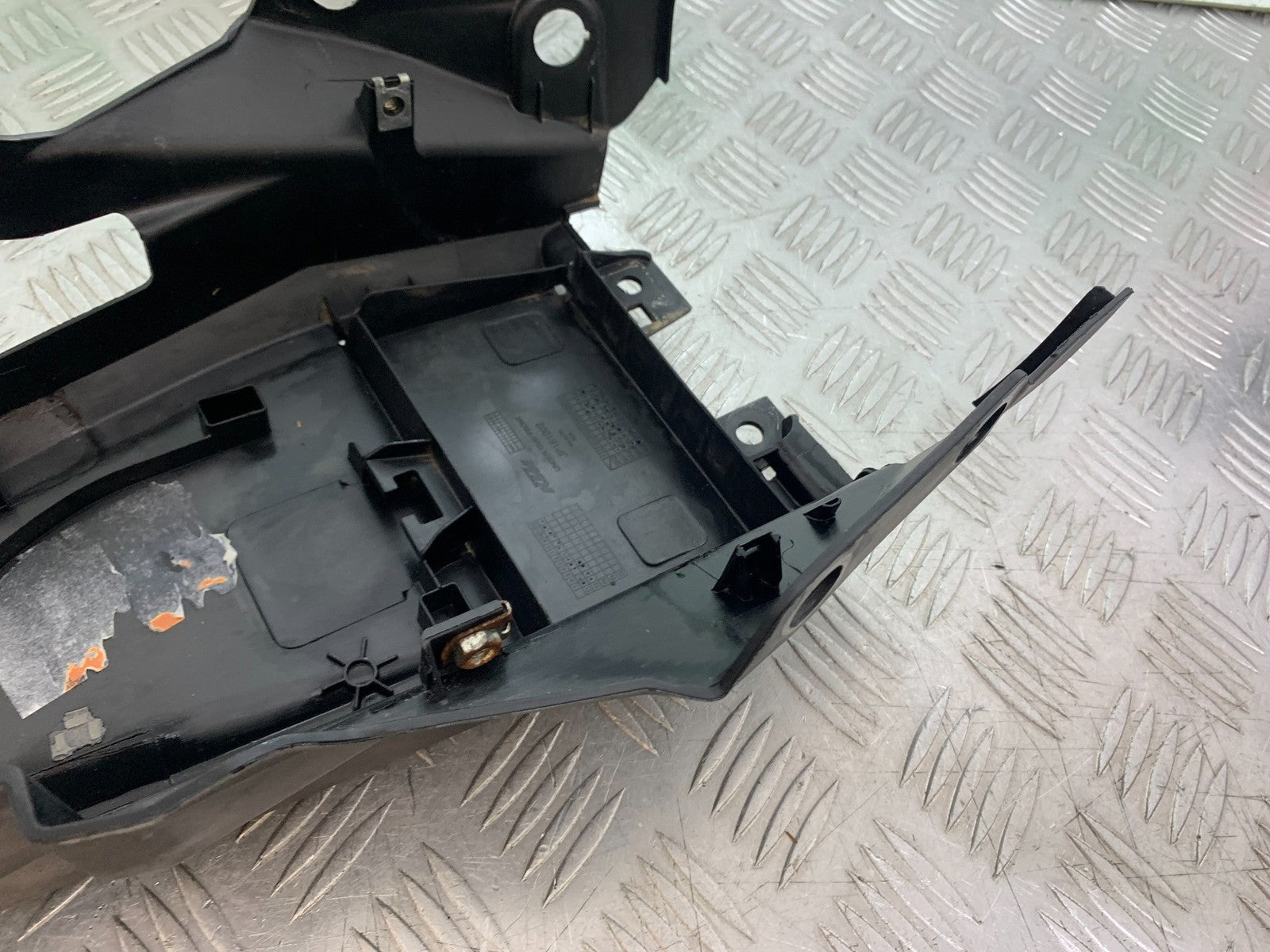 KTM DUKE 125 UNDERTRAY YEAR 2017-2022 (CMB1274)