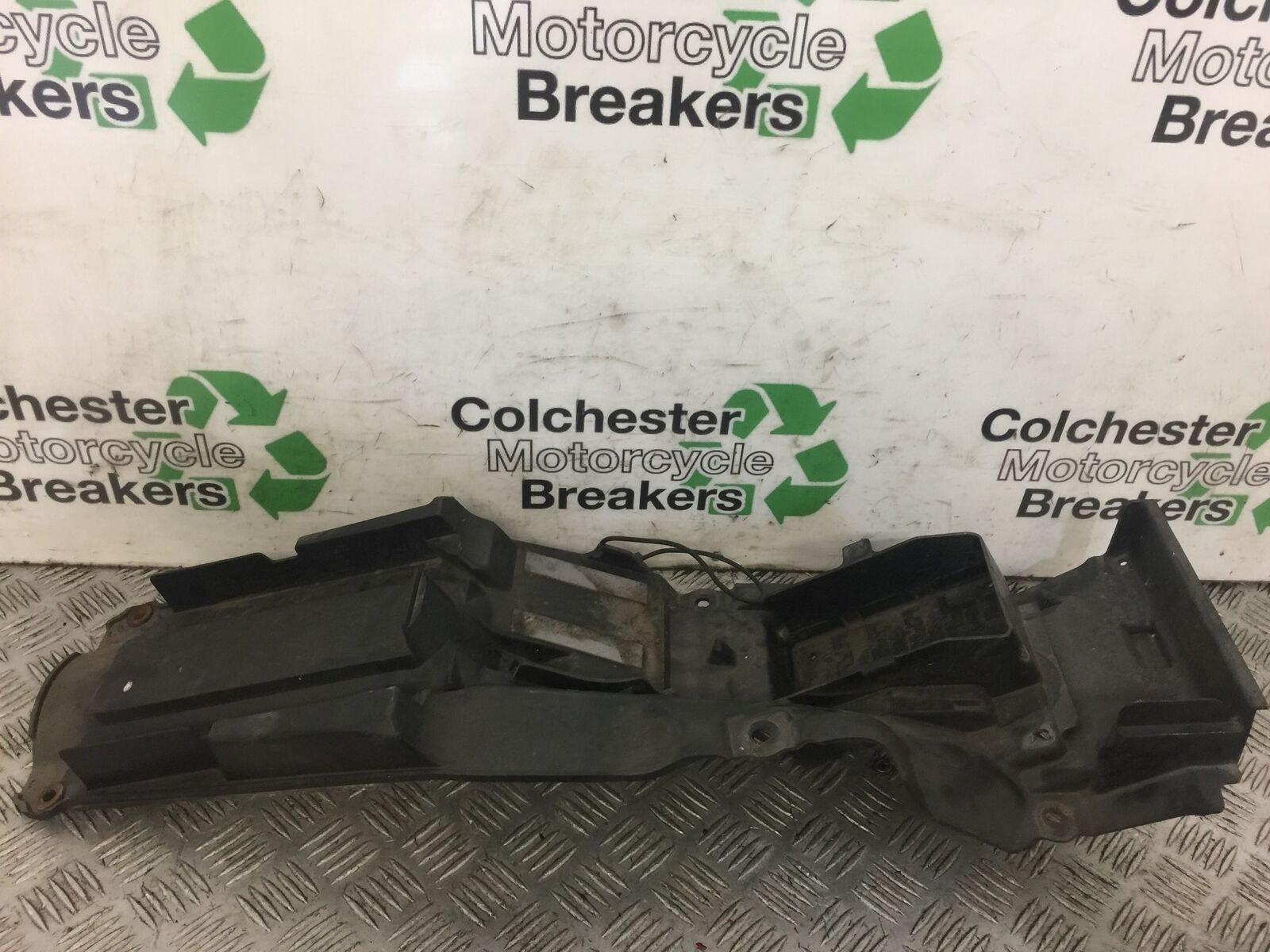 SUZUKI GSR600 GSR 600 UNDERTRAY YEAR 2010 (STOCK 470)