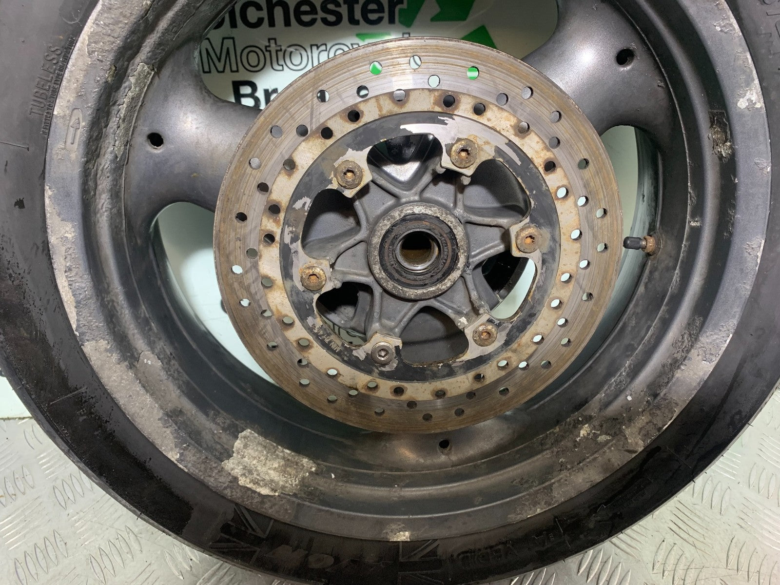 TRIUMPH TROPHY 900 REAR WHEEL (GOOD TYRE)  YEAR 1991-95 (CMB1251)