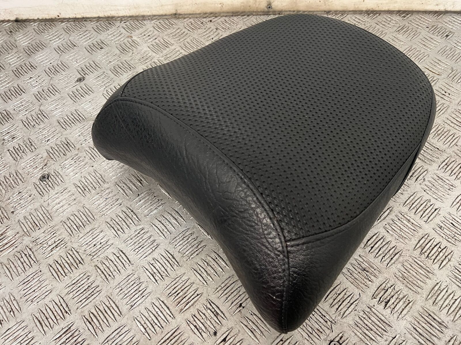 TRIUMPH TIGER 1200 EXPLORER REAR SEAT YEAR 2012-2015 (STOCK 901)