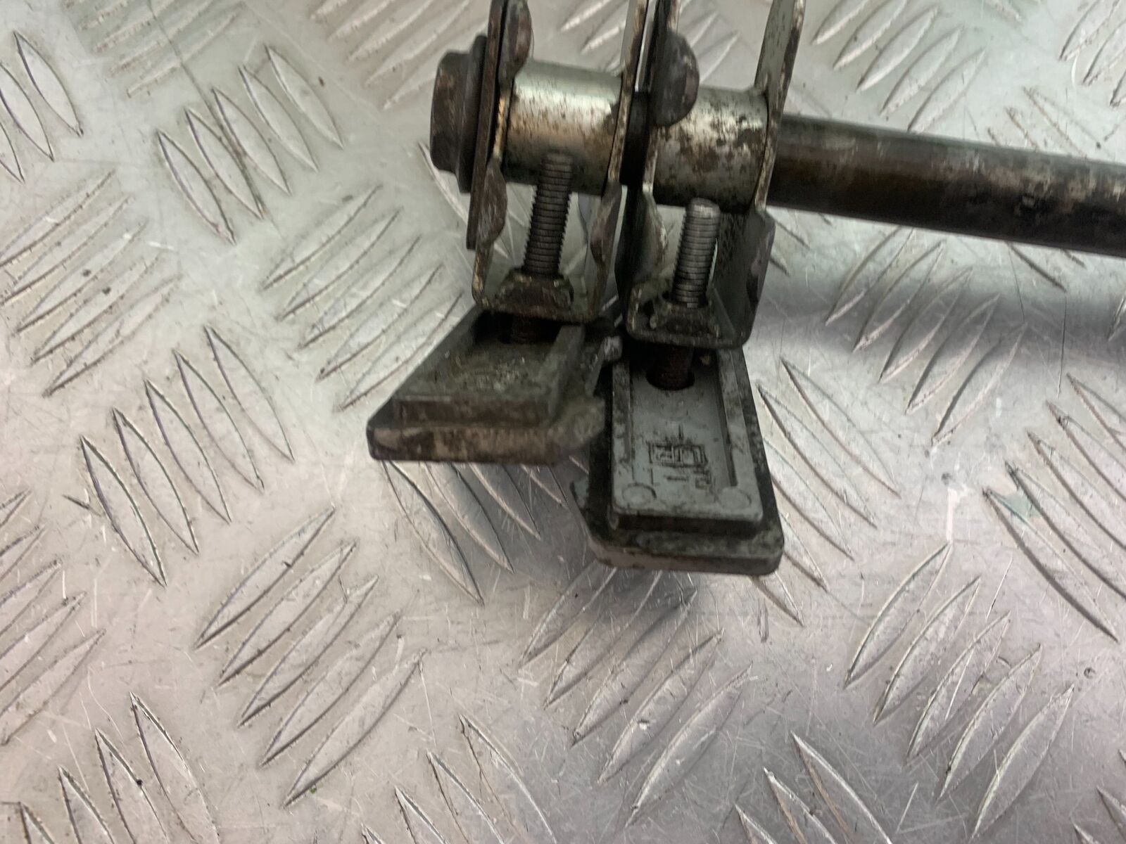 SUZUKI DL 650 V-STROM REAR WHEEL SPINDLE & ADJUSTERS  YEAR 2020 (CMB1117)