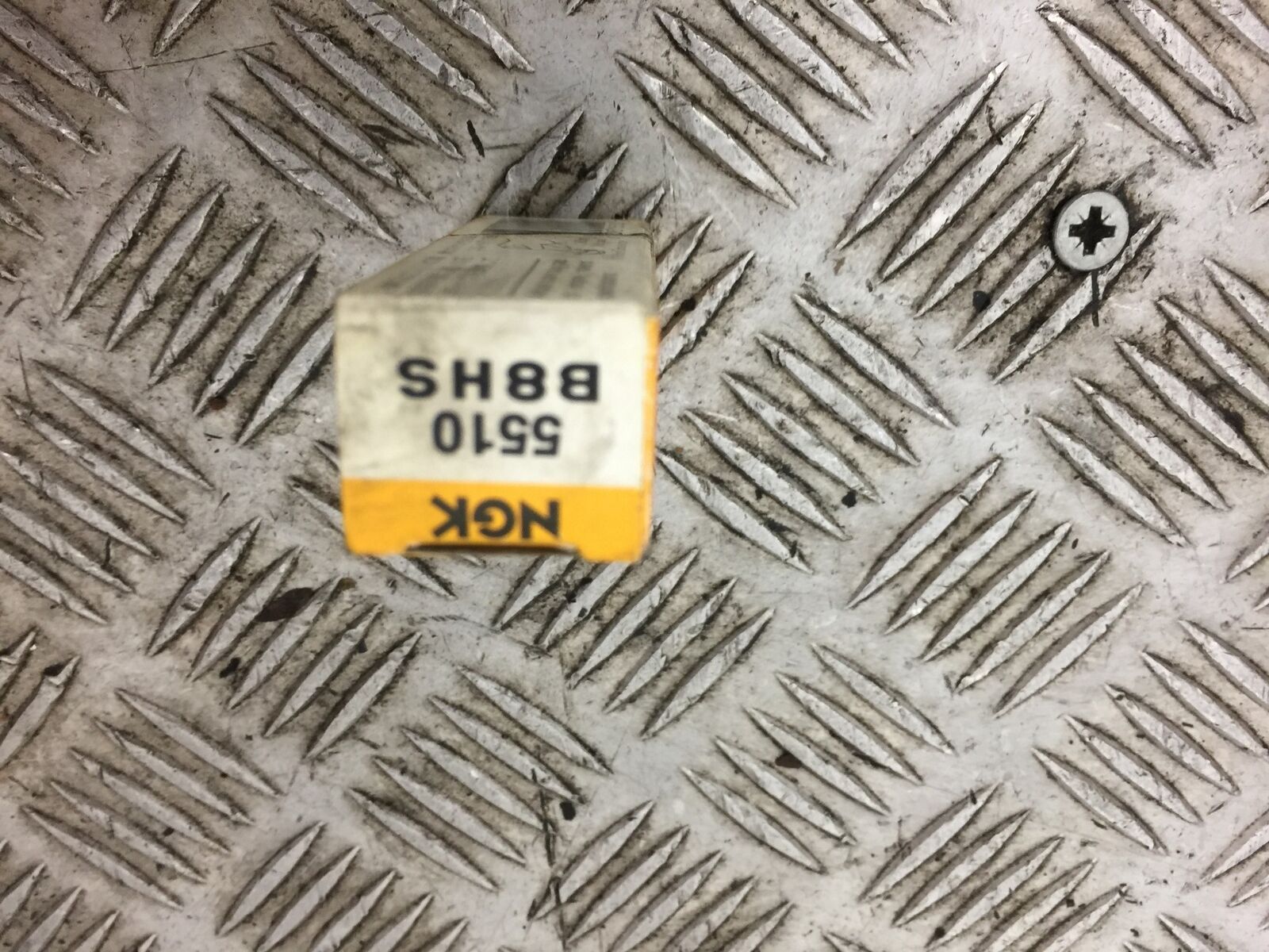 GENUINE NGK B8HS  SPARK PLUG