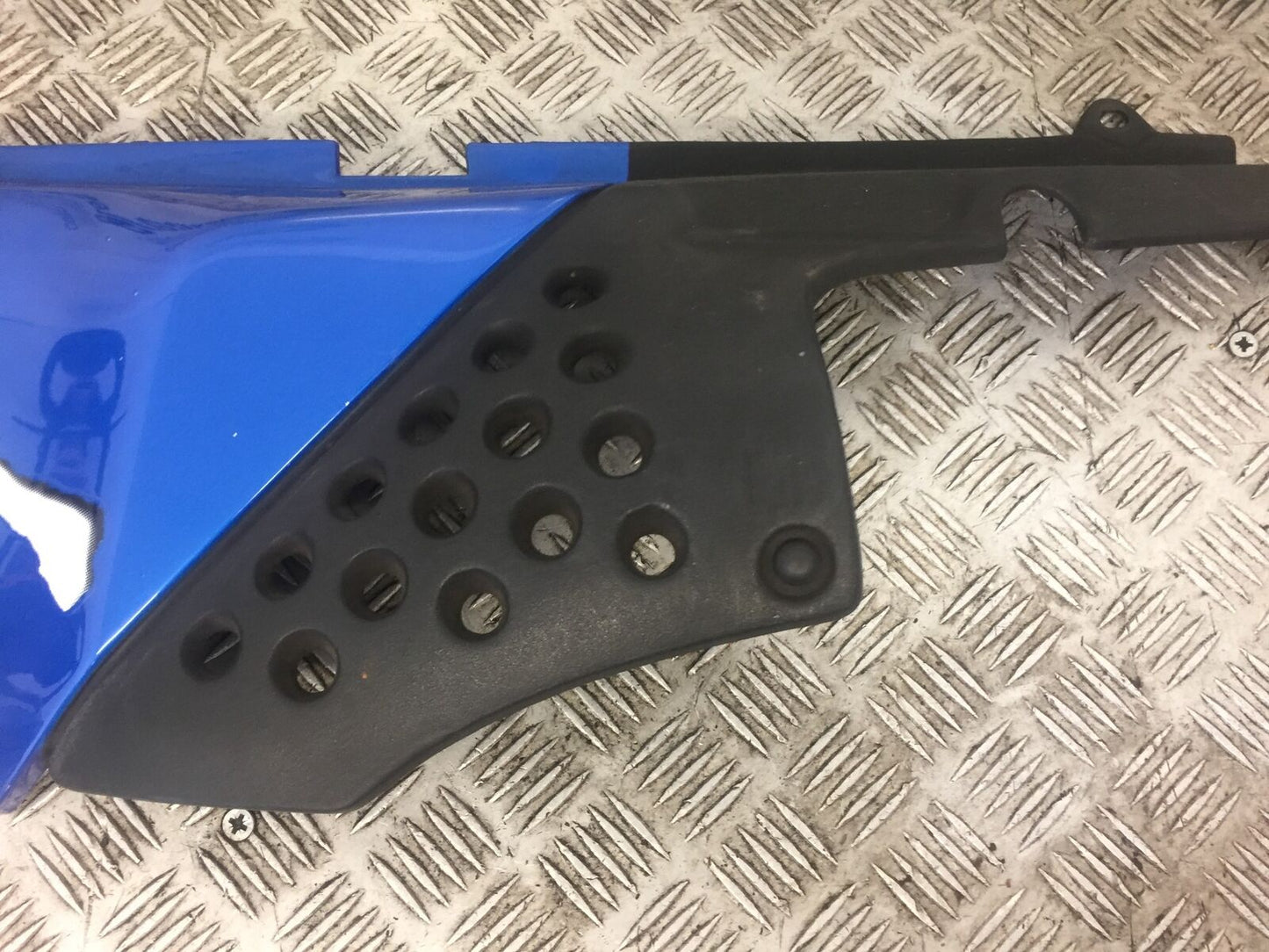 TRIUMPH 900 TIGER LEFT SEAT PANEL   YEAR 1993-1999 STOCK 445
