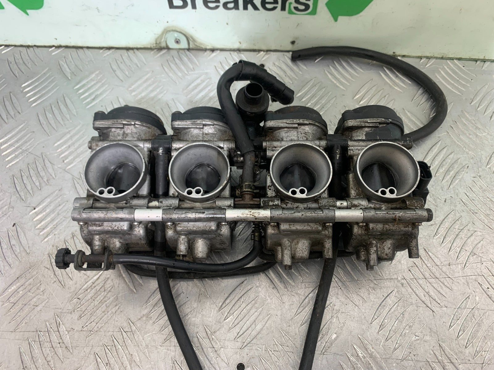 YAMAHA FZS600 FAZER 600 CARBS  YEAR 1998-2001 (CMB1267)