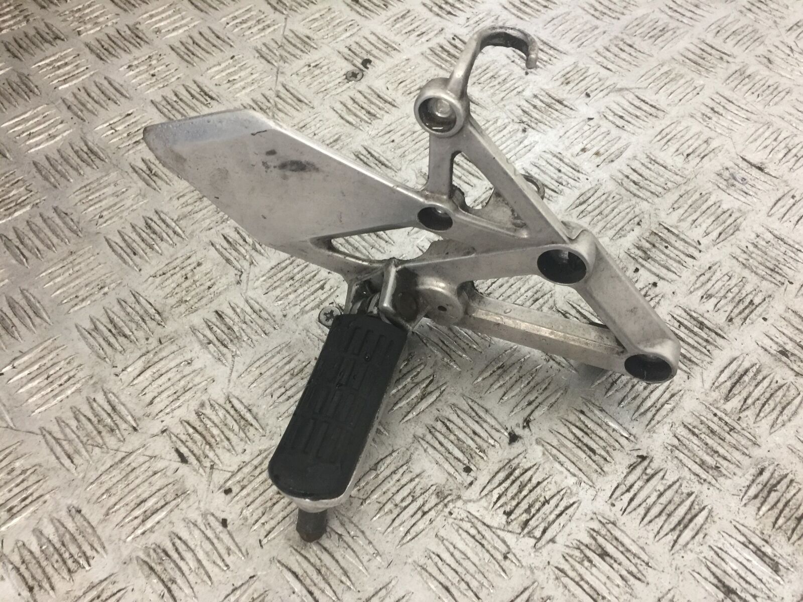 HONDA CBR600 CBR 600 FRONT RIGHT HANGER  YEAR 1996 (STOCK 798)
