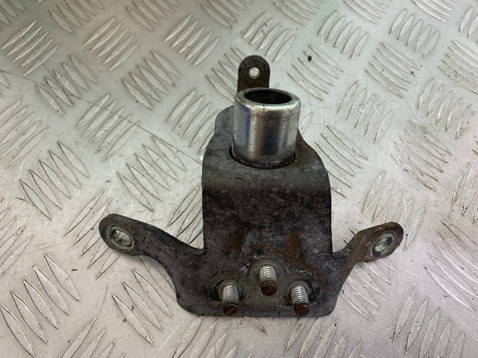 HARLEY DAVIDSON FXS BLACKLINE 1585 ENGINE BRACKET YEAR 2012 (CMB1147)