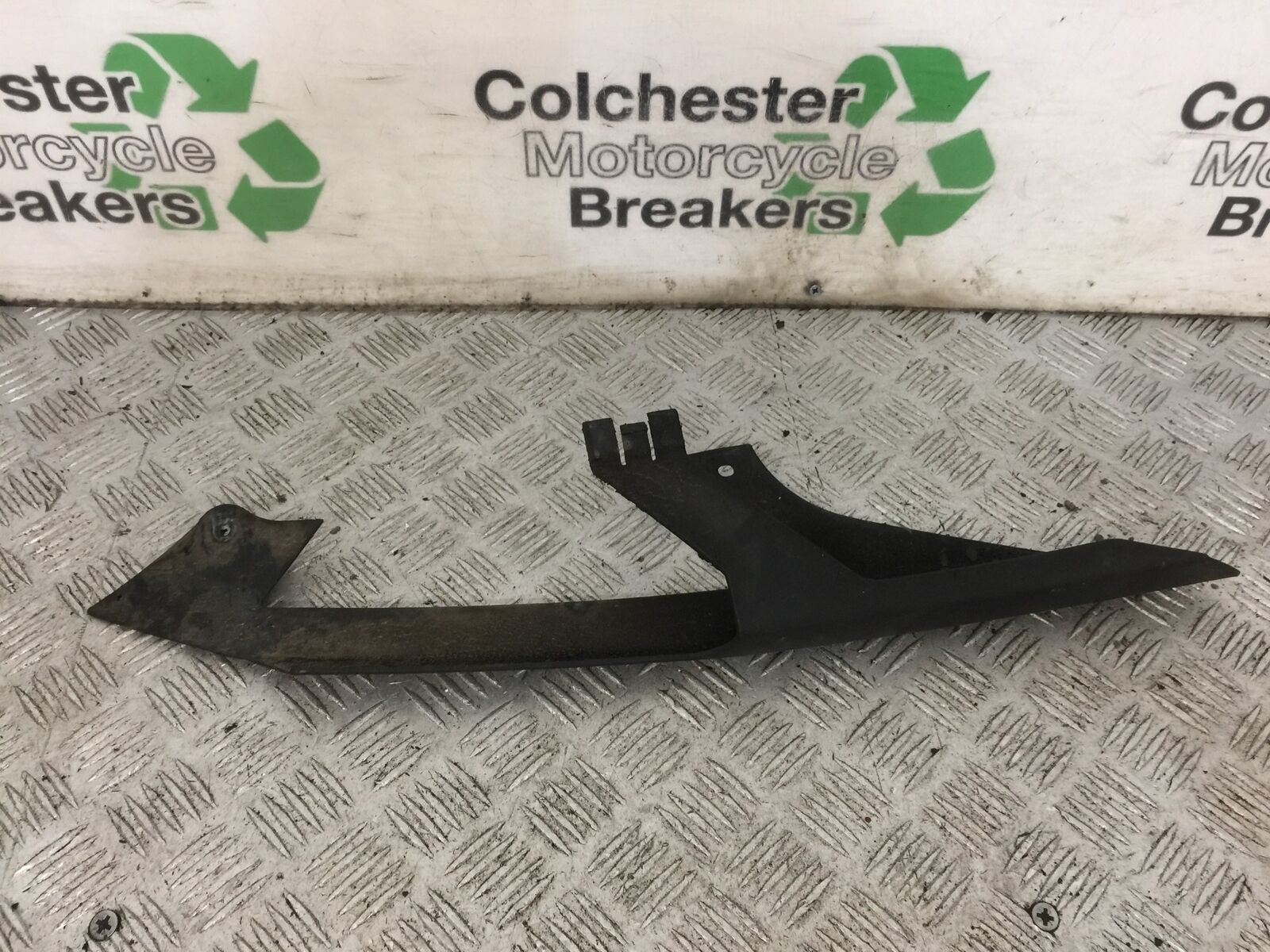 KAWASAKI ZZR1400 ZZR 1400 CHAIN GUARD  YEAR 2007-11(STOCK 893)