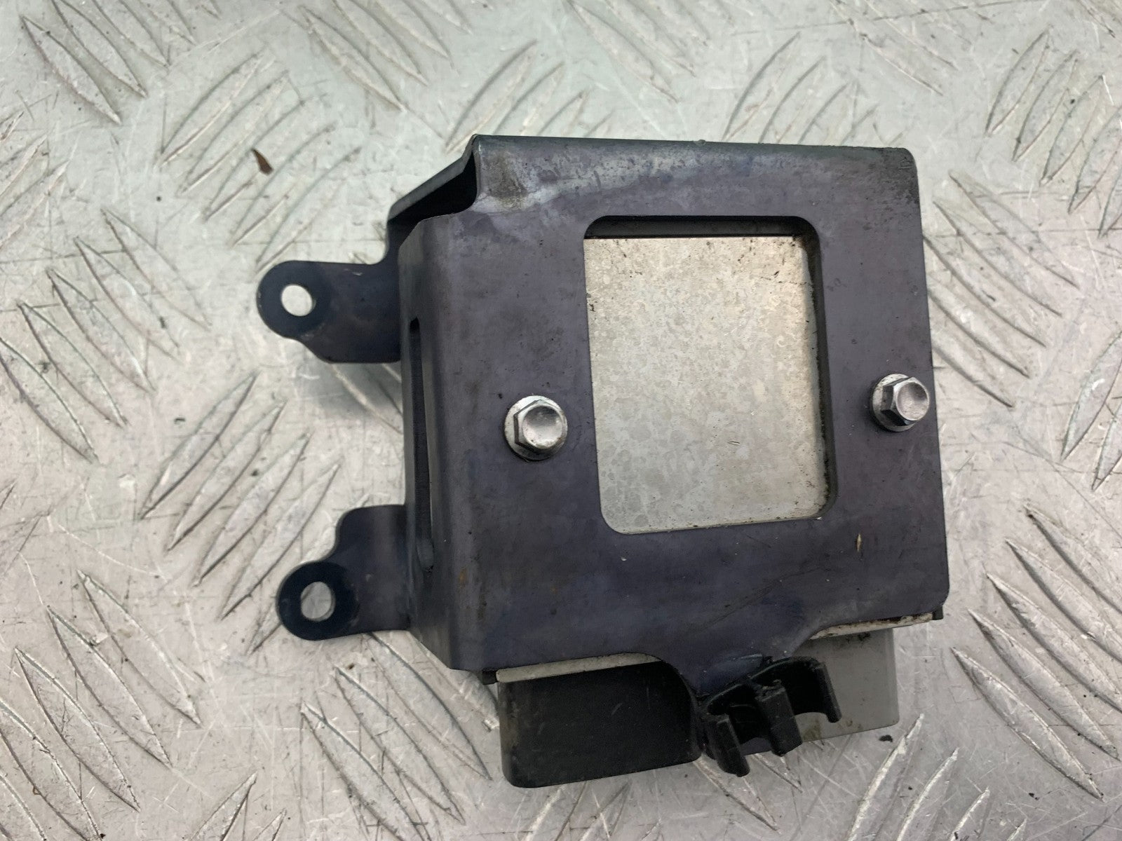 TRIUMPH 675 STREET TRIPLE RX REGULATOR   2015- 2017 (CMB1299)