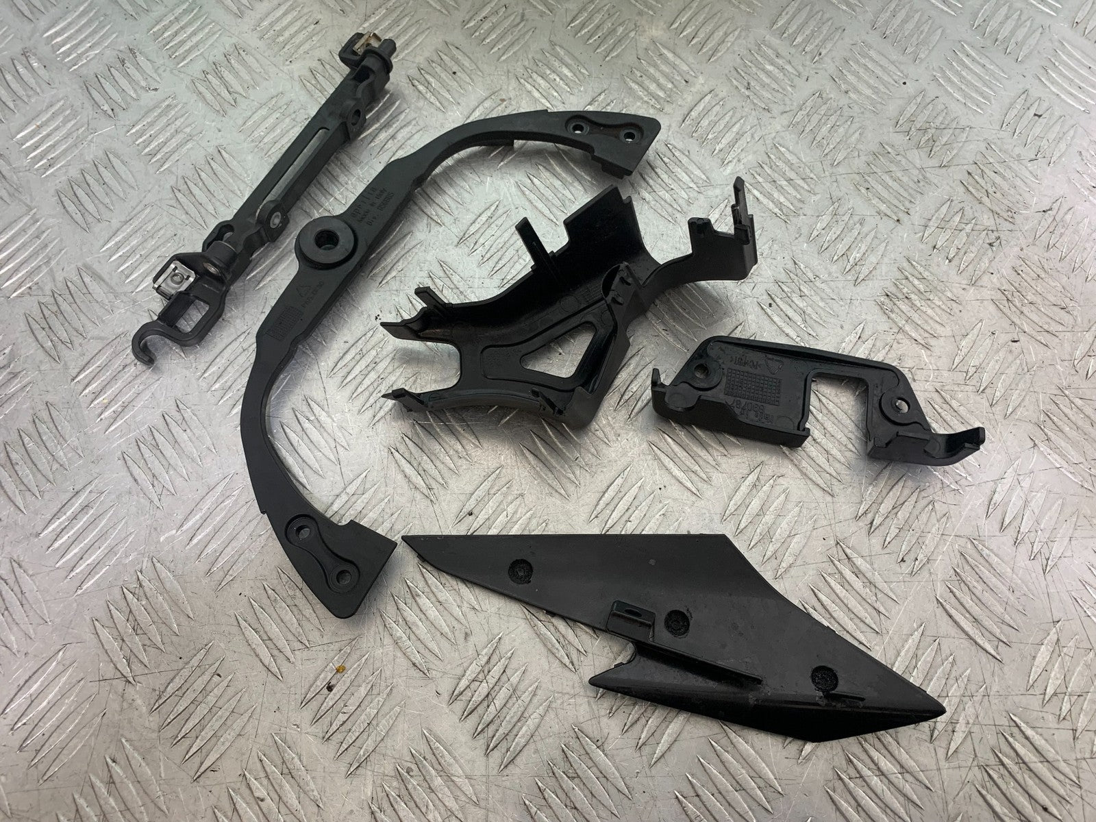 APRILIA TUONO 1000 V4R INFILL PANELS   YEAR 2011-13  (CMB1316)
