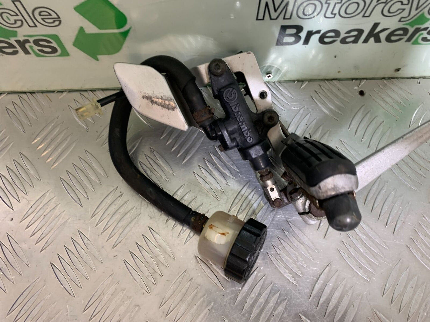 YAMAHA FJR1300 FJR 1300 FRONT RIGHT HANGER   YEAR 2001-05 (CMB1005)