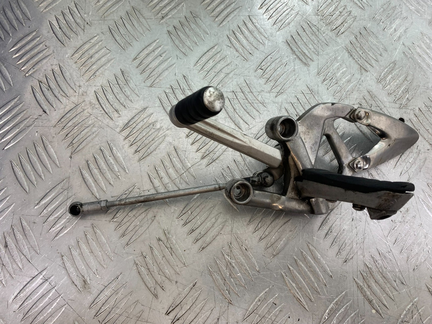 TRIUMPH 1050 SPRINT ST FRONT LEFT HANGER  2003-2011 (CMB1285)