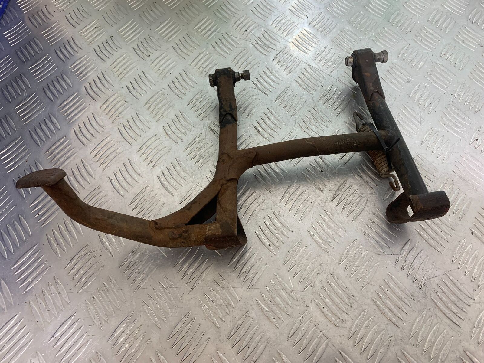 YAMAHA XS1100 MIDNIGHT SPECIAL CENTER STAND  YEAR 1980-1982 (CMB1122)