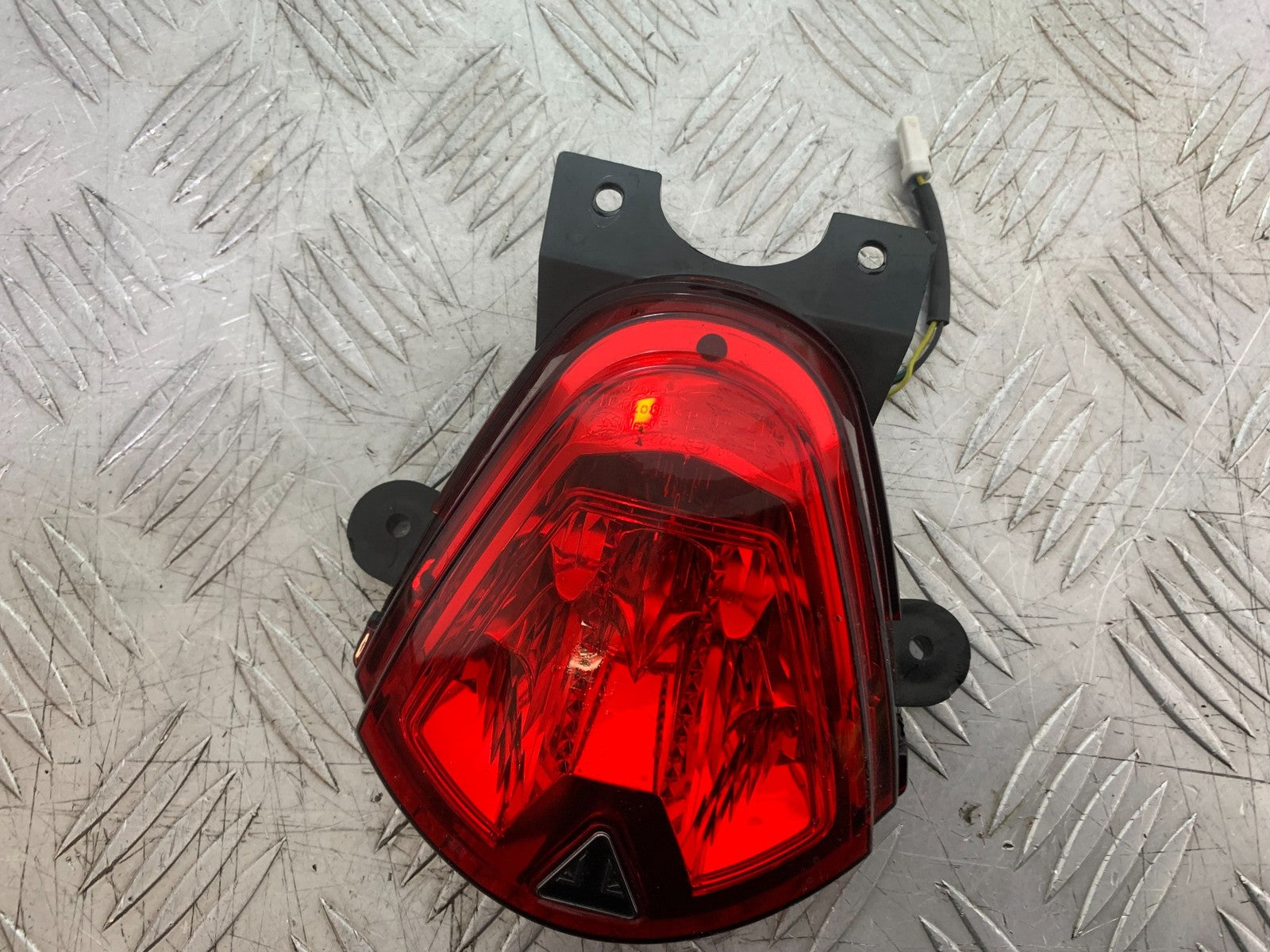 TRIUMPH TRIDENT 660 REAR LIGHT   YEAR 2021-2024 (CMB1295)