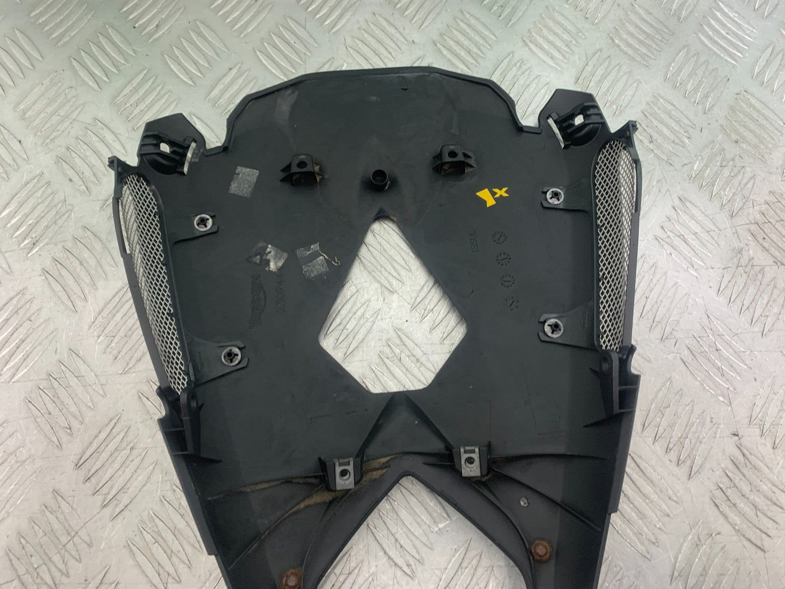 TRIUMPH 675 STREET TRIPLE RX UNDERTRAY   2015- 2017 (CMB1299)