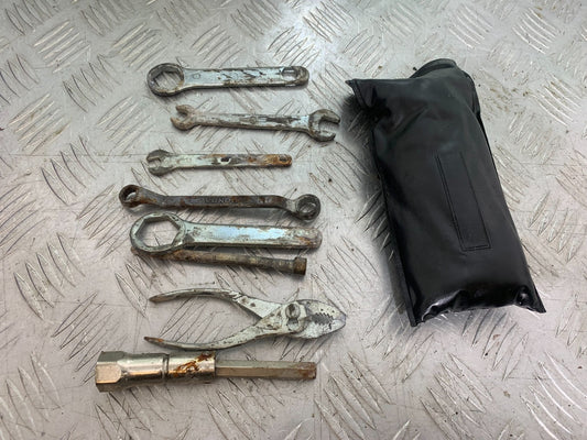 HONDA NT650 V DEAUVILLE TOOL KIT  YEAR 1999 (CMB1268)