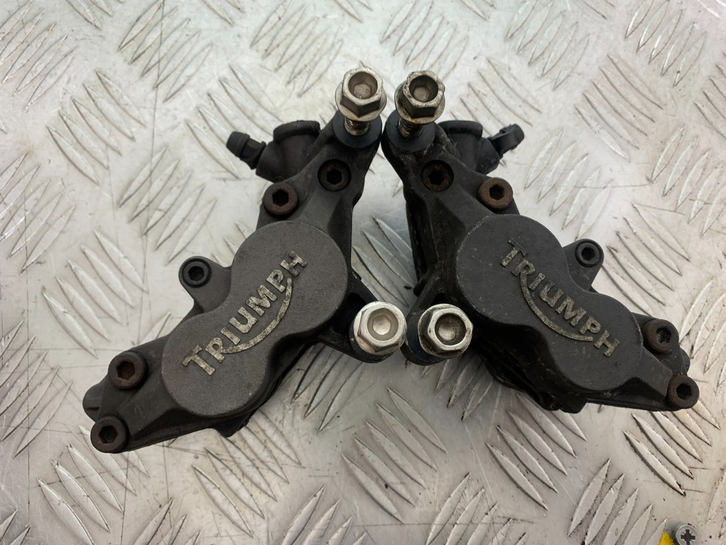 TRIUMPH T509 SPEED TRIPLE FRONT BRAKE CALIPERS  YEAR 1997-1998 (CMB1144)
