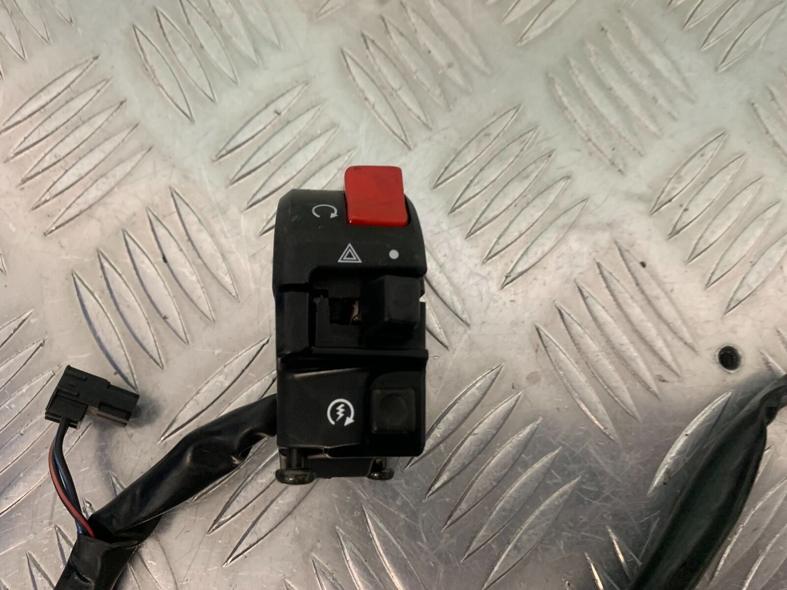 SUZUKI SV1000 SV 1000 K4 RIGHT SWITCH GEAR  YEAR 2004 (STOCK 990)
