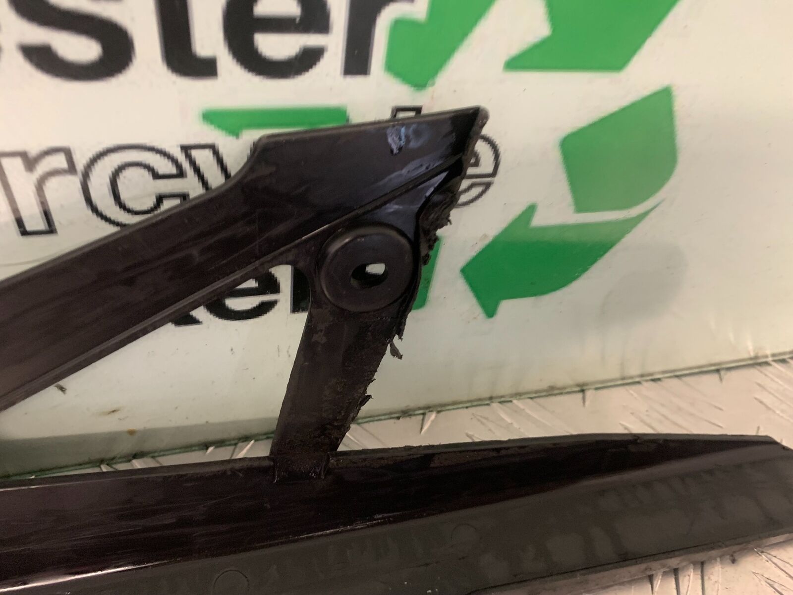YAMAHA XJ6 XJ6-S CHAIN GUARD  YEAR 2009-2015 (STOCK 991)
